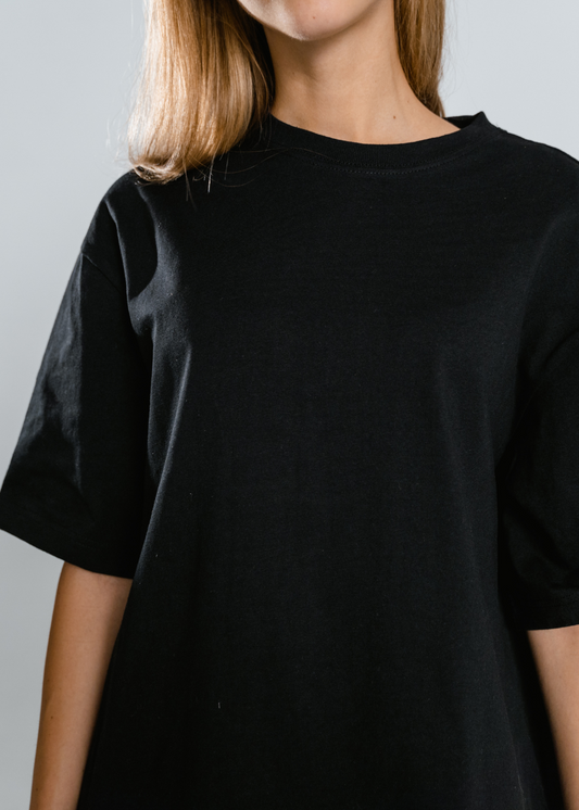 Classic Black Oversized T-Shirt – Minimal & Stylish